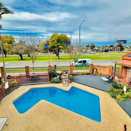 Early Australian Motor Inn Мілд'юра Екстер'єр фото